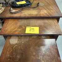 Klassieke houten nesttafels – kavel bij BOPA Auctions, Oekene