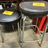 Vintage verchroomde metalen barkrukken - 2 stuks – kavel bij BOPA Auctions, Oekene