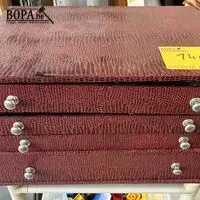 Rode bestekdoos met vintage zilveren bestek – kavel bij BOPA Auctions, Oekene