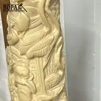 Imitatie-ivoren sculptuur slagtand – kavel bij BOPA Auctions, Oekene