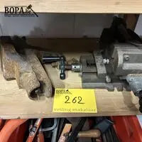 Bankschroef - 2 stuks – kavel bij BOPA Auctions, Oekene
