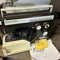 Vintage naaimachine Husqvarna 2000 – kavel bij BOPA Auctions, Oekene