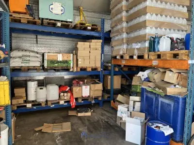 Grote partij diverse werkplaatsartikelen – kavel bij VH Auctions