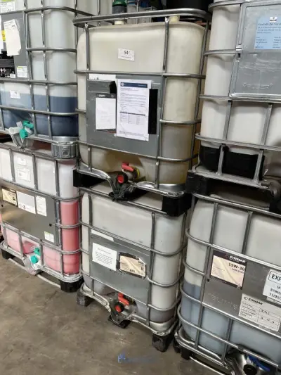 2 IBC-containers met motor- en transmissieolie – kavel bij VH Auctions