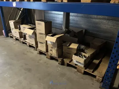 4 palletten onderhoudsproducten WYNN'S – kavel bij VH Auctions