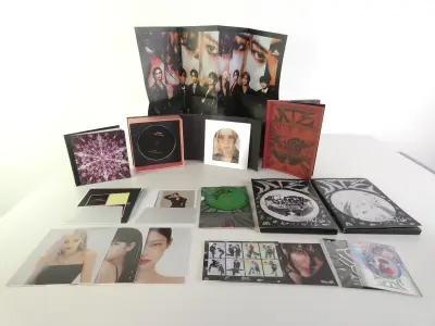 2 K-pop CD boxsets Stray Kids en Blackpink – kavel bij De Kringwinkel, Heverlee