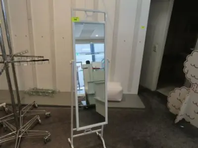 1 Standspiegel – kavel bij Perlick Industrieauktionen, Weißenfels