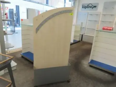 1 Verkaufsdisplay mit Metallhaken – kavel bij Perlick Industrieauktionen, Weißenfels