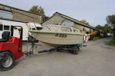 Bateau à moteur en polyester sur remorque Inter 630 Luxe – kavel bij Trans Executive