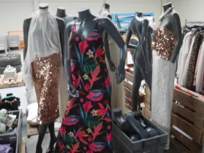Mannequins sans les bacs gris – kavel bij Trans Executive