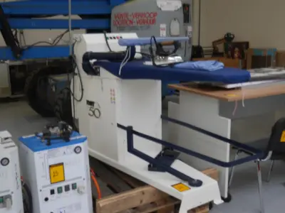 Centrale de repassage professionnelle Pony Genus + Bielle 1F10 A (Mat 1247) – kavel bij Trans Executive