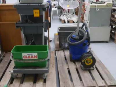 Matériels de nettoyage divers: chariot, enrouleur, aspirateur Nilfisk – kavel bij Trans Executive