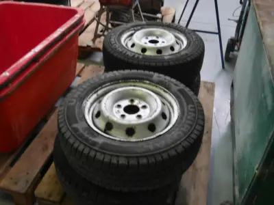 4 jantes + pneus Uniroyal 195/70 R15 – kavel bij Trans Executive