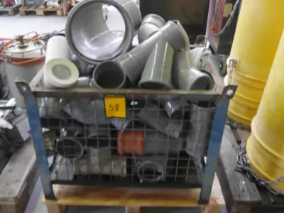 Bac métallique avec divers PVC, coudes, etc – kavel bij Trans Executive