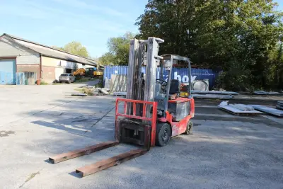 Chariot élévateur électrique avec chargeur et allonges Nichiyu – kavel bij Trans Executive