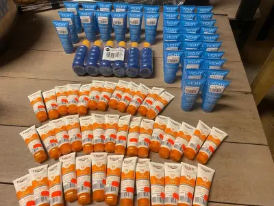 Ca. 109x Zonnebrand en aftersun, Vichy, Eucerin, La Roche-Posay – kavel bij Onlineveilingmeester, Dokkum