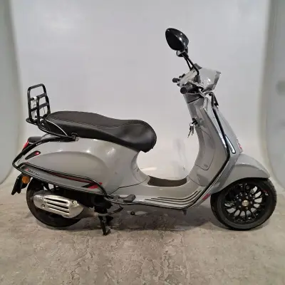Snorscooter, Vespa, Sprint 50, 2020 – kavel bij Domeinen Roerende Zaken, Groningen