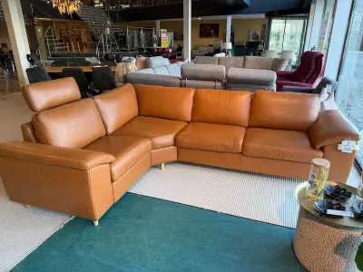 Hoekbank, elektrisch verstelbaar cognac – kavel bij Onlineveilingmeester, Joure