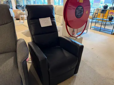 Relaxfauteuil, elektrisch verstelbaar zwart – kavel bij Onlineveilingmeester, Joure