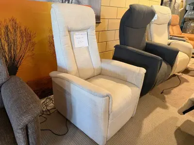 Relaxfauteuil, elektrisch verstelbaar grijs – kavel bij Onlineveilingmeester, Joure