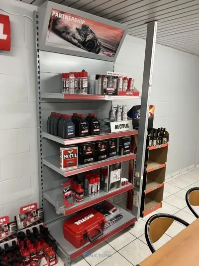 Grote partij MOTUL winkelinrichting en onderhoudsproducten – kavel bij VH Auctions