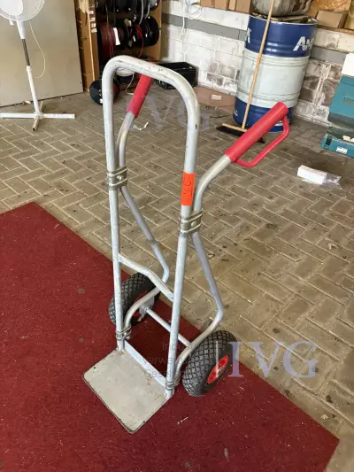 Sackkarre (silber/rot) – kavel bij IVG, Cloppenburg