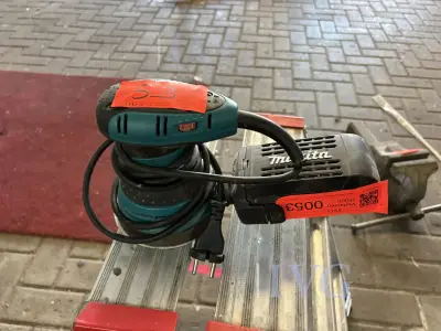 Exzenterschleifer MAKITA B05031 – kavel bij IVG, Cloppenburg