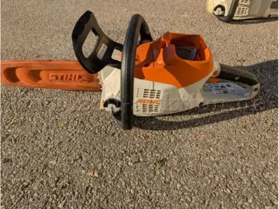 2 defekte Stihl Akku-Kettensägen MS 200 C - ohne Akku – kavel bij Zoll-Auktion, Bernried