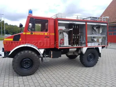 1 Mercedes Unimog U 1300 L – kavel bij Zoll-Auktion, Büren