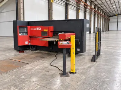 1993 Amada Arcade 210 CNC Gereviseerd pons- én nibbelmachine – kavel bij Dome Auctions, Depot Deinze