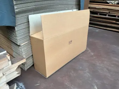 karton doosverpakking – kavel bij Dome Auctions, Ninove