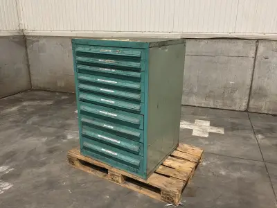 Lista Industriële metalen ladekast – kavel bij Dome Auctions, Depot Deinze