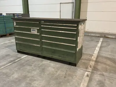 Lista Industriële metalen werkbank – kavel bij Dome Auctions, Depot Deinze