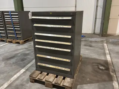 Lista Industriële metalen ladekast – kavel bij Dome Auctions, Depot Deinze
