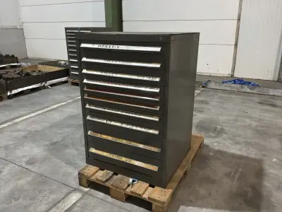 Lista Industriële metalen ladekast – kavel bij Dome Auctions, Depot Deinze
