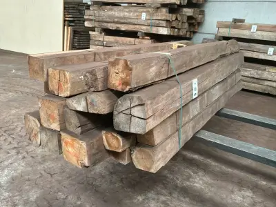Balken in Teak hout (19x) – kavel bij Dome Auctions, Depot Deinze