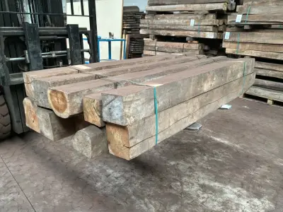 Balken in Teak hout (10x) – kavel bij Dome Auctions, Depot Deinze