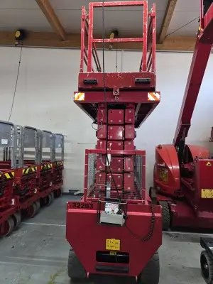 Holland Lift Scherenbühne N / 195 EL 12 | Bj.: 2011 | Stunden: ca. 3.470 – kavel bij Oechsler Industrieverwertung, Waghäusel-Wiesental