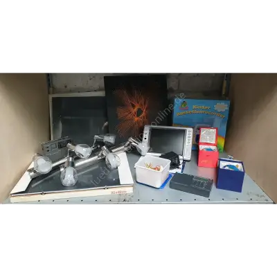 Tragbarer TV, Bilderrahmen, Lampen und sonst – kavel bij Luedtke Versteigerungen, Berlin