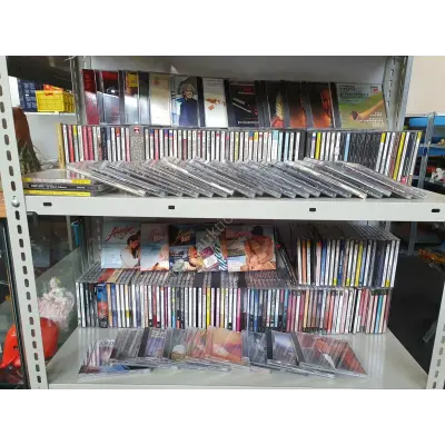 2 Fächer CD´s – kavel bij Luedtke Versteigerungen, Berlin