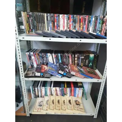 3 Fächer mit DVD´s – kavel bij Luedtke Versteigerungen, Berlin
