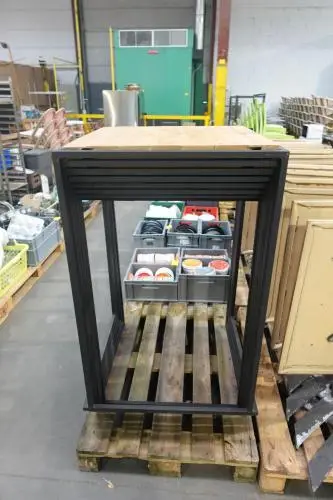 8x Houten staantafel – kavel bij Openbare Verkopen, Wielsbeke