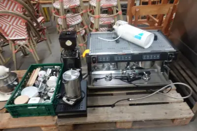 Koffiemachine Simonelli + toebehoren – kavel bij Openbare Verkopen, Wielsbeke