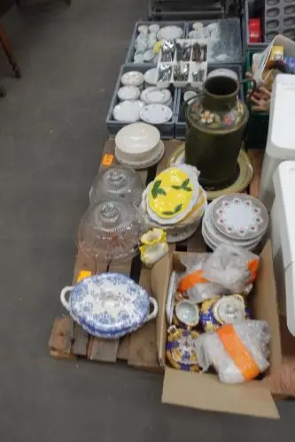 2x Pallet diverse borden – kavel bij Openbare Verkopen, Wielsbeke