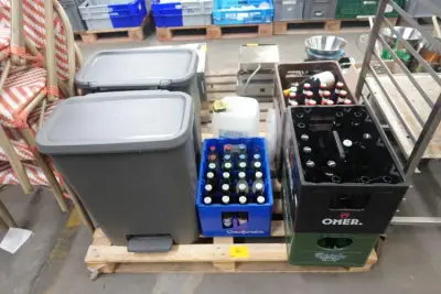 5x Bak leeggoed + 3x afvalbak – kavel bij Openbare Verkopen, Wielsbeke
