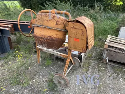 Betonmischer (orange) ATIKA – kavel bij IVG, Olfen