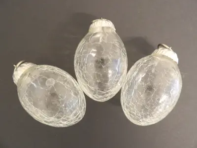 Set van 3 glazen kerstballen met craquelé-effect – kavel bij De Kringwinkel, Leopoldsburg