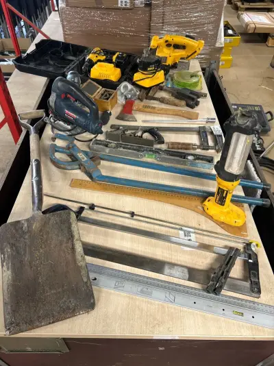 Partij elektrisch gereedschap en handgereedschap W.o. DeWALT, Bosch – kavel bij Onlineveilingmeester, Hoogeveen