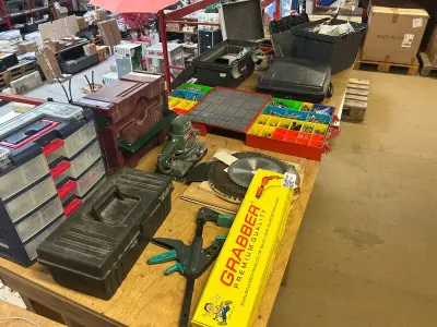 Partij gereedschap, gereedschapskoffers, bevestigingsmaterialen W.o. Bosch, Wolfcraft – kavel bij Onlineveilingmeester, Hoogeveen