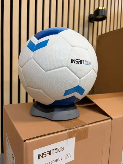 8x Slimme voetbal met bewegingssensoren maat 5 met oplader en kabel, INSAIT JOY – kavel bij Onlineveilingmeester, Hoogeveen